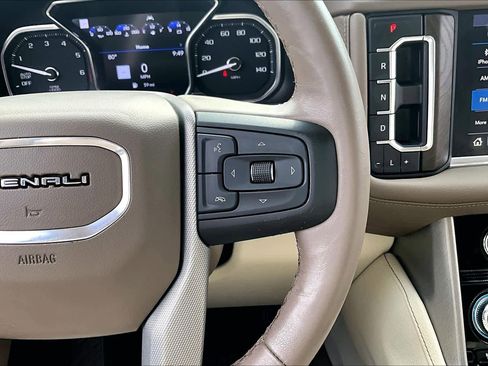 Used 2021 GMC Yukon Denali w/ Denali Premium Package RWD image 25