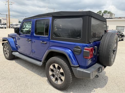 Used 2018 Jeep Wrangler Unlimited Sahara AWD/4WD image 5