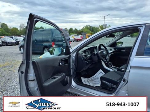 Used 2017 Honda Accord LX image 11