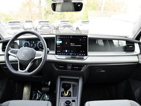 New 2026 Volkswagen Tiguan SE AWD/4WD image 16