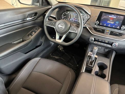 Used 2025 Nissan Altima 2.5 SV FWD image 34