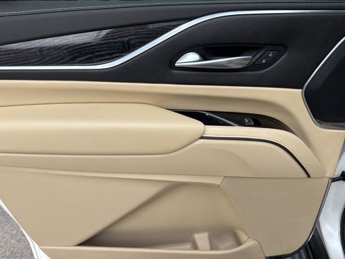 Used 2021 Cadillac Escalade ESV Premium Luxury image 25