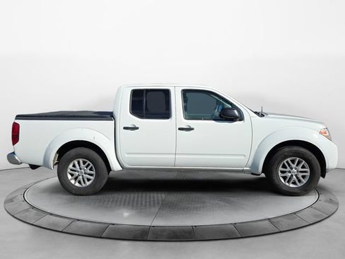 Used 2017 Nissan Frontier SV RWD image 6