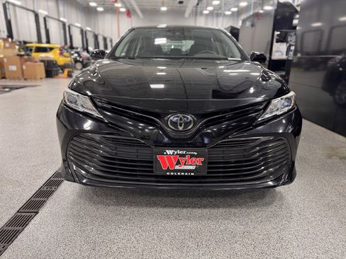 Used 2019 Toyota Camry LE image 28