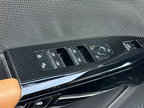 Used 2025 BMW 740i w/ Premium Package RWD image 13