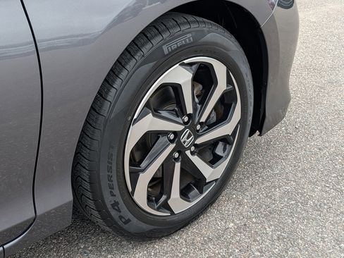 Used 2017 Honda Accord EX image 12