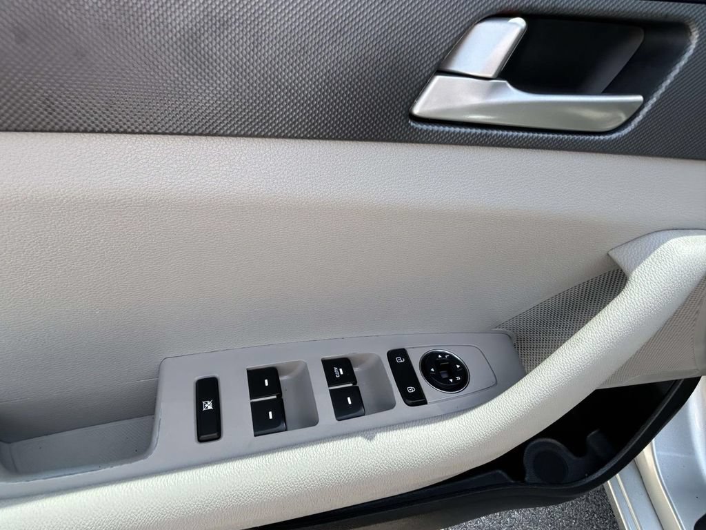 Used 2017 Hyundai Sonata SE FWD image 14