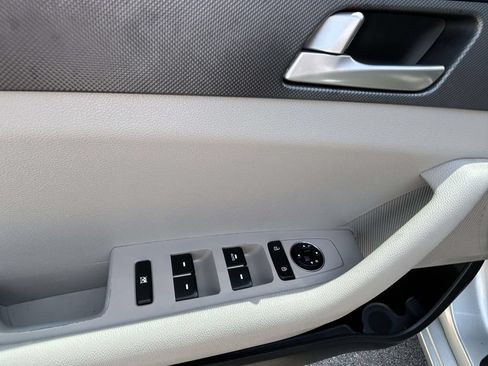 Used 2017 Hyundai Sonata SE FWD image 14