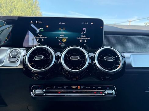 Used 2020 Mercedes-Benz GLB 250 4MATIC image 21