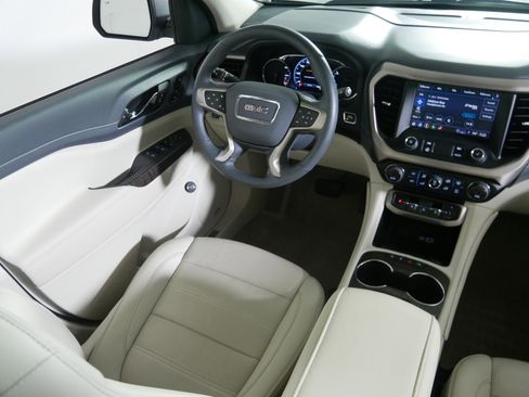 Used 2023 GMC Acadia Denali w/ Denali Ultimate Package image 9