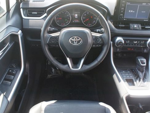 Used 2022 Toyota RAV4 XLE Premium AWD/4WD image 5