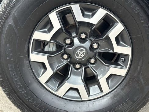 Used 2021 Toyota Tacoma TRD Off-Road image 11