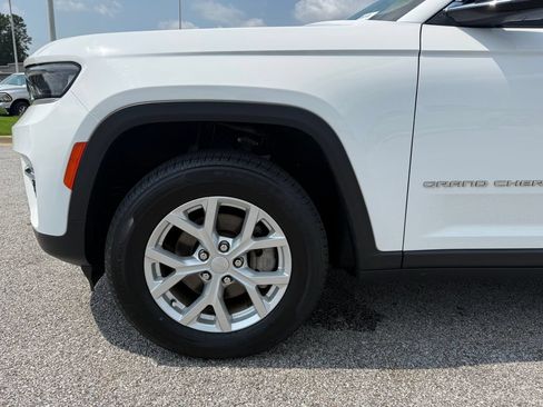Used 2023 Jeep Grand Cherokee Limited AWD/4WD image 24