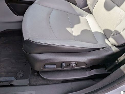 Used 2023 GMC Terrain SLT w/ Tech Package image 13