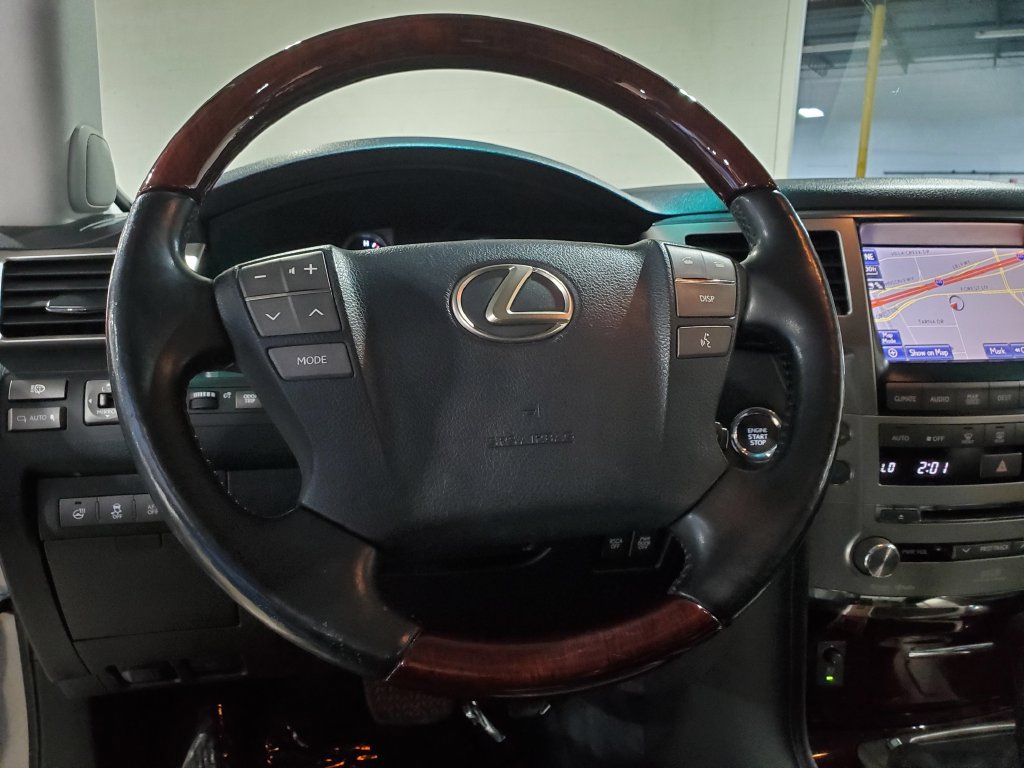 Used 2013 Lexus LX 570 4WD w/ Luxury Pkg image 30