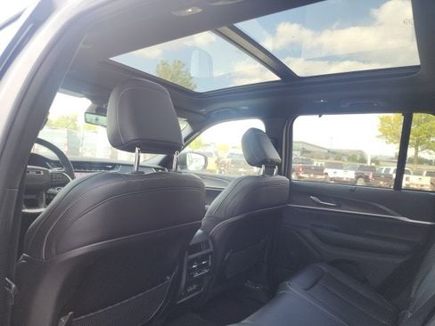 New 2025 Jeep Grand Cherokee Limited w/ Luxury Tech Group II image 4