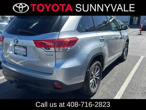 Used 2017 Toyota Highlander XLE AWD/4WD image 2