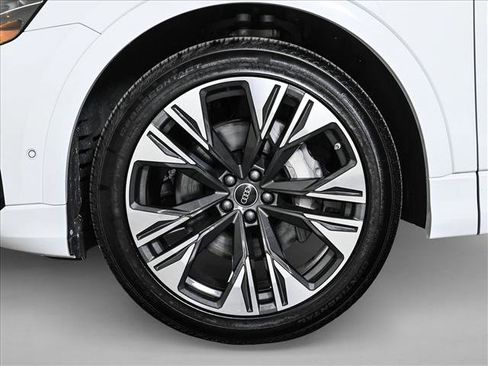 Certified 2026 Audi Q8 Prestige w/ Prestige Package AWD/4WD image 25