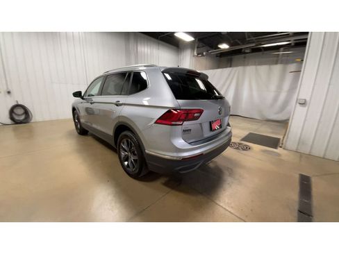 Used 2024 Volkswagen Tiguan SE image 6