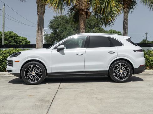 Used 2024 Porsche Cayenne AWD/4WD image 3