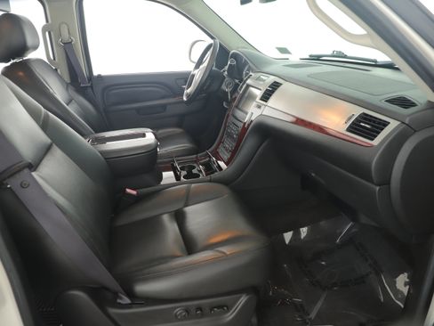 Used 2012 Cadillac Escalade EXT Premium image 16