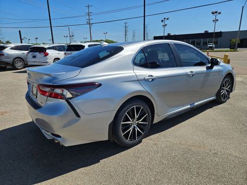 Used 2023 Toyota Camry SE image 6