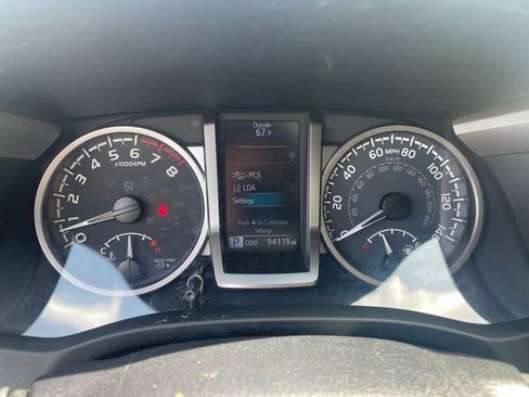 Used 2022 Toyota Tacoma Limited image 14