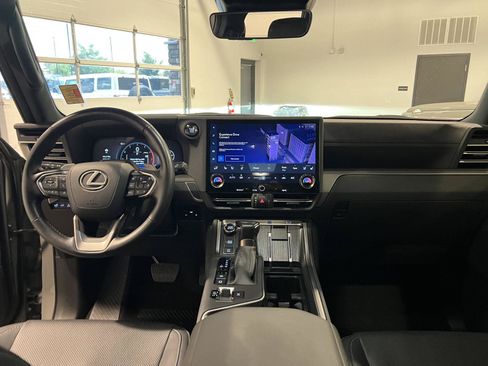 Used 2024 Lexus GX 550 w/ Cold Area Package AWD/4WD image 36