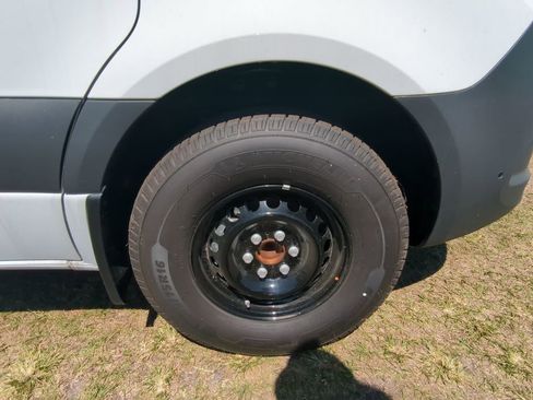 Used 2024 Mercedes-Benz Sprinter 2500 image 22