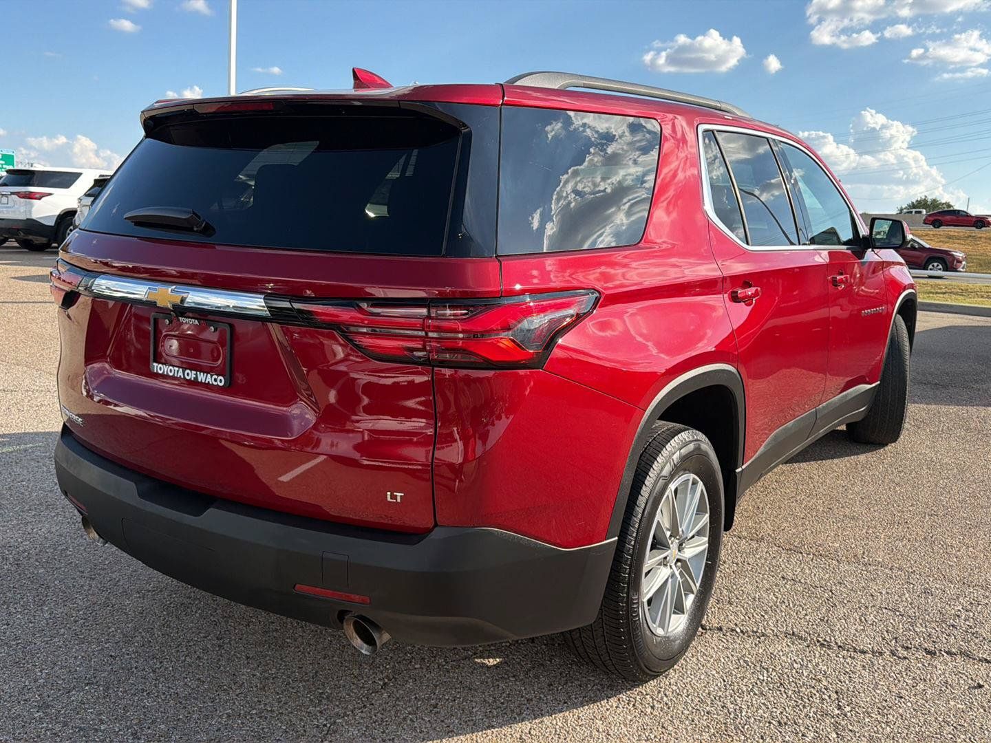 Used 2023 Chevrolet Traverse LT FWD image 7