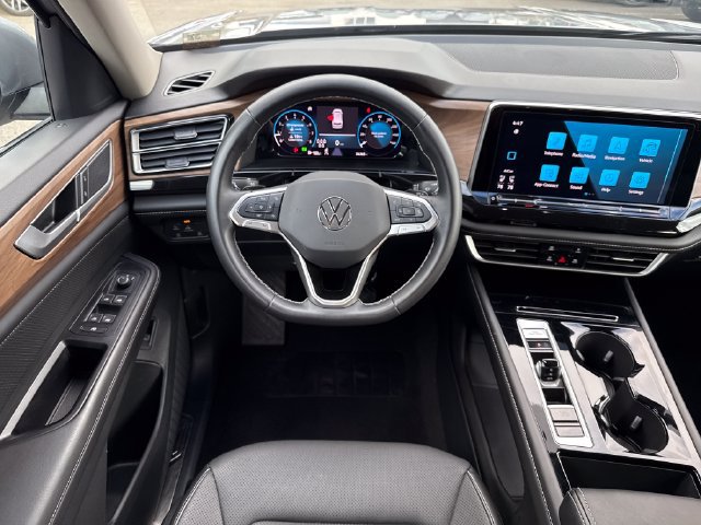 Used 2025 Volkswagen Atlas SE AWD/4WD image 30