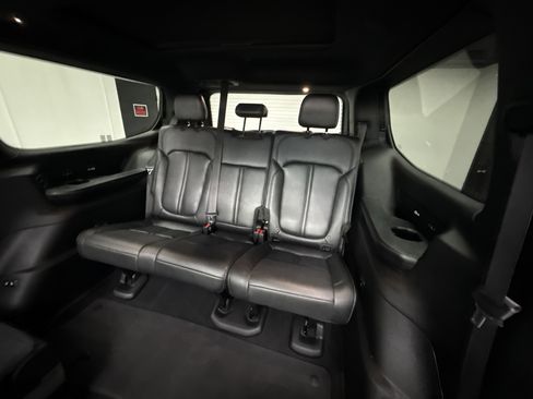 Used 2022 Jeep Wagoneer Series III w/ Premium Group I image 28