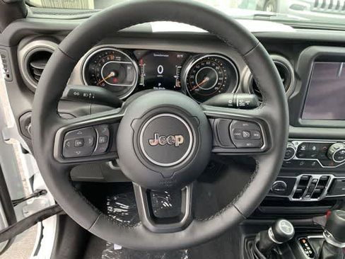 Used 2021 Jeep Gladiator Sport AWD/4WD image 2
