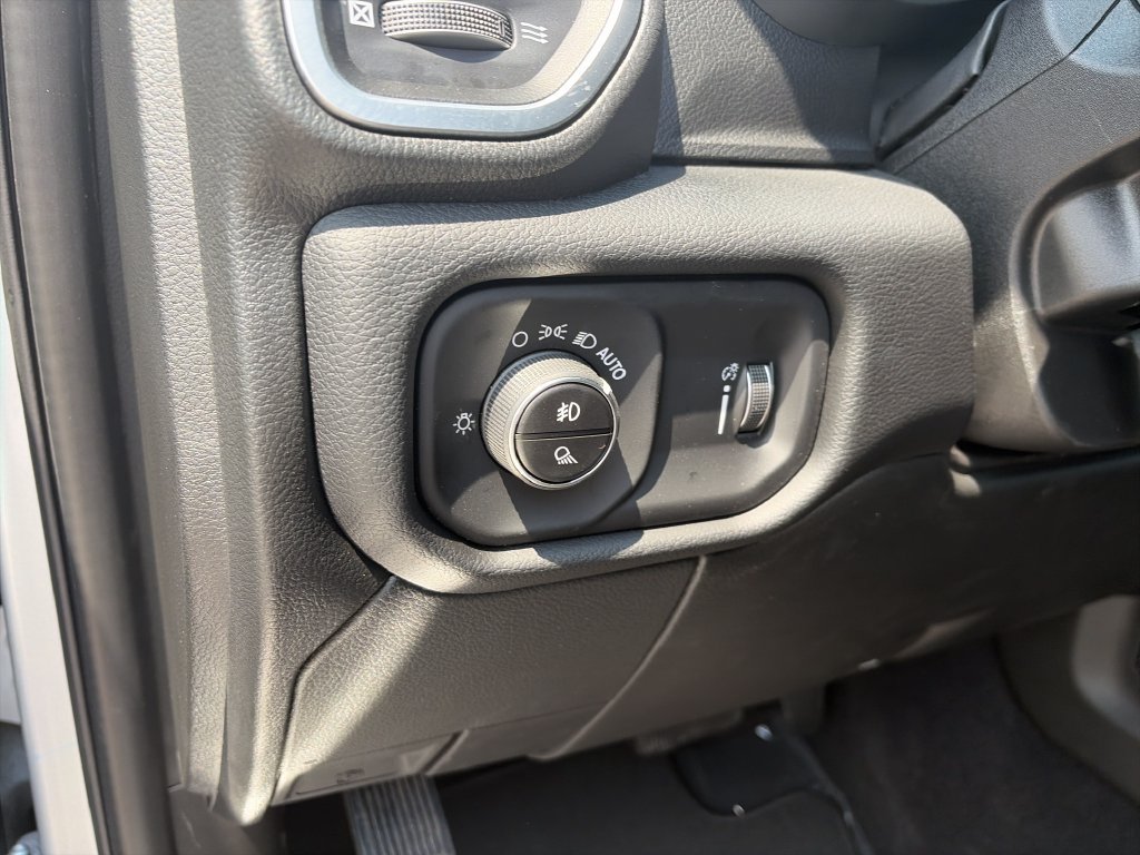 New 2027 RAM 3500 Big Horn AWD/4WD image 19