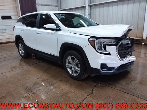 Used 2022 GMC Terrain SLE w/ LPO, Floor Liner Package image 3
