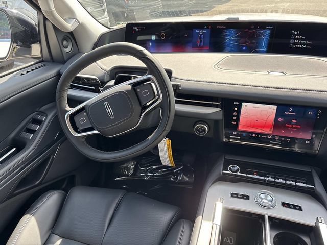New 2026 Lincoln Navigator Premiere AWD/4WD image 14