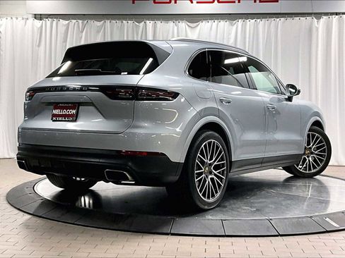 Used 2023 Porsche Cayenne image 10