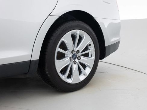 Used 2010 Ford Taurus Limited image 20