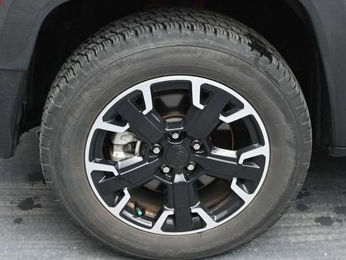 Used 2023 Jeep Renegade Trailhawk AWD/4WD image 36