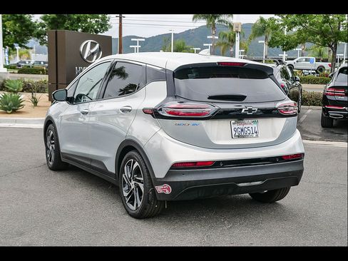 Used 2023 Chevrolet Bolt LT w/ Infotainment Package FWD image 7