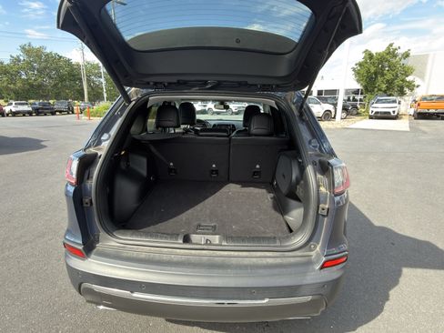 Used 2019 Jeep Cherokee Limited AWD/4WD image 13