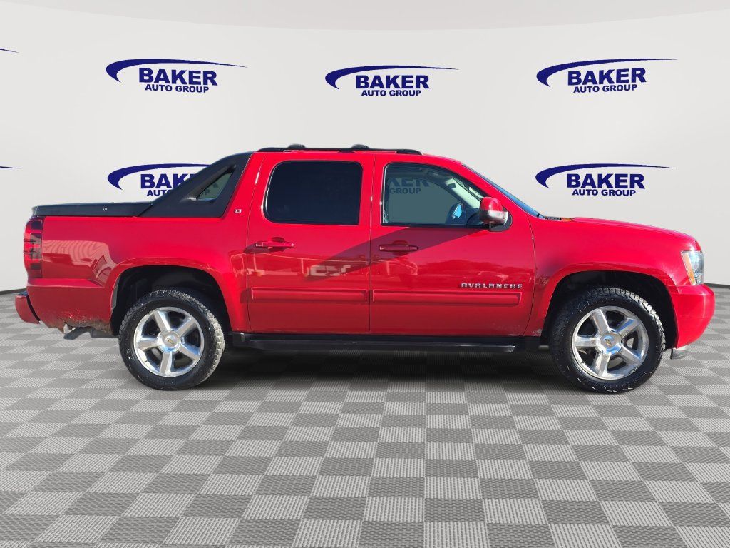 Used 2011 Chevrolet Avalanche LT AWD/4WD image 4