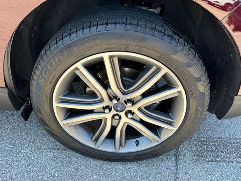 Used 2019 Ford Edge Titanium w/ Equipment Group 301A AWD/4WD image 7
