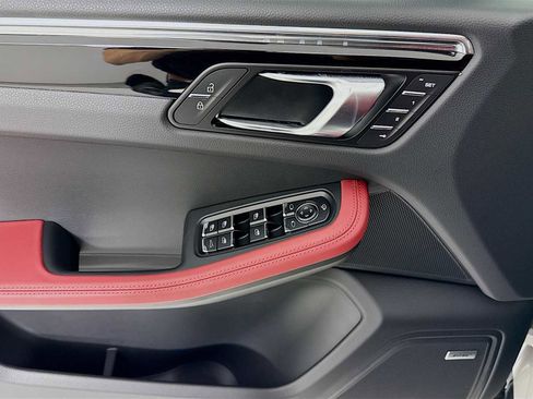 New 2026 Porsche Macan image 10