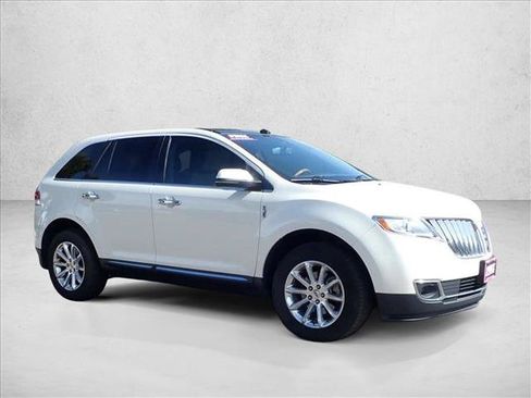 Used 2013 Lincoln MKX AWD image 6