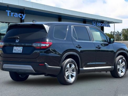Certified 2024 Honda Pilot EX-L image 6