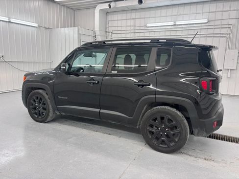 Used 2017 Jeep Renegade Altitude FWD image 7