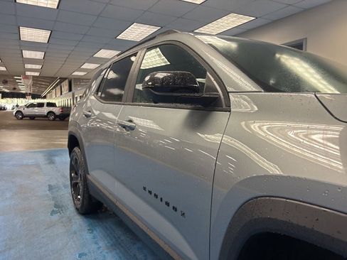 New 2026 Chevrolet Equinox LT w/ Midnight Edition FWD image 4
