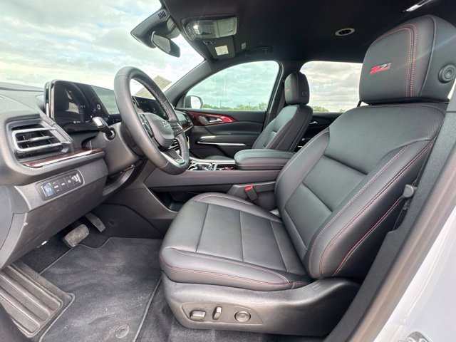 Used 2026 Chevrolet Traverse Z71 AWD/4WD image 2