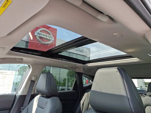 Certified 2025 Nissan Murano SL image 10